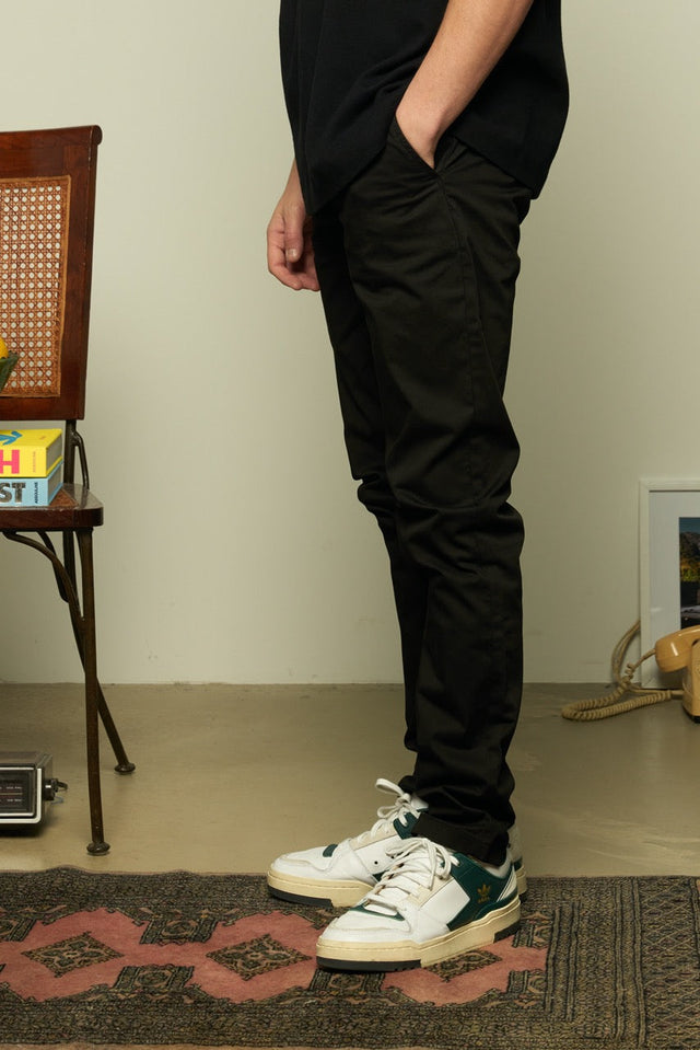 BASIC CHINO S - BLACK - PANTS